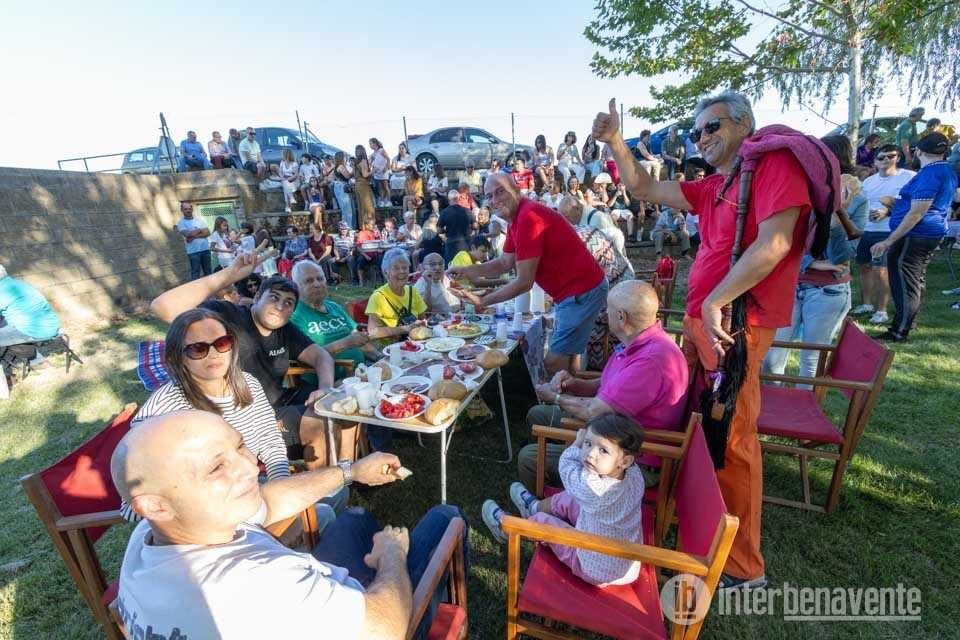La romería del Carmen convierte Navianos de Valverde en punto de encuentro de toda la comarca