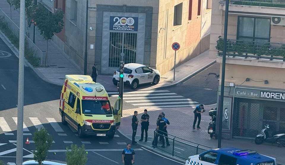 Un choque entre moto y turismo en la avenida de Cardenal Cisneros deja una mujer herida en Zamora