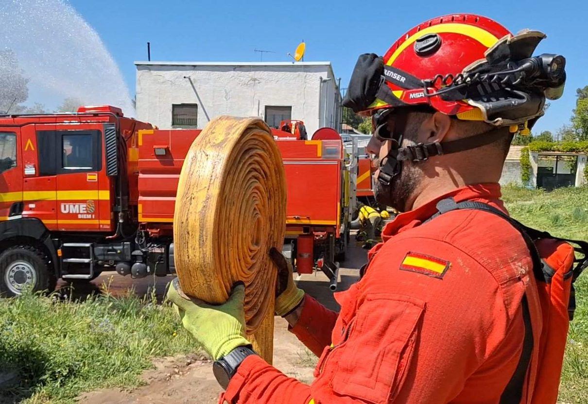 Un incendio de madrugada arrasa una hectárea en Castropepe con indicios de ser provocado