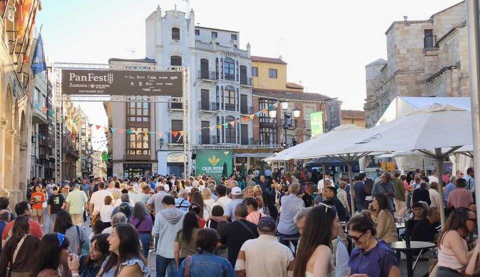 Zamora abre las puertas de FROMAGO 2026 y la ciudad entera se convierte en un paseo de queso y fiesta