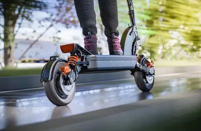 Alumnos de FP revisan gratis los patinetes y VMP en Zamora este martes por el Día Sin Coche