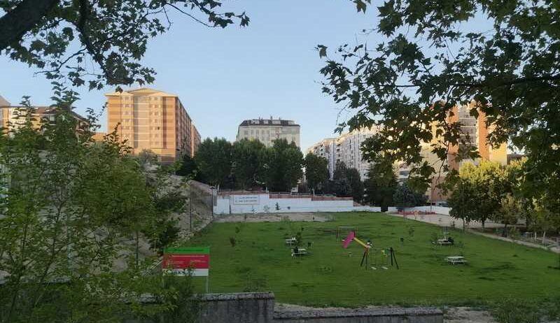 Peña Trevinca estrenará nueva imagen: el Ayuntamiento renueva sus zonas verdes por 75.400 euros