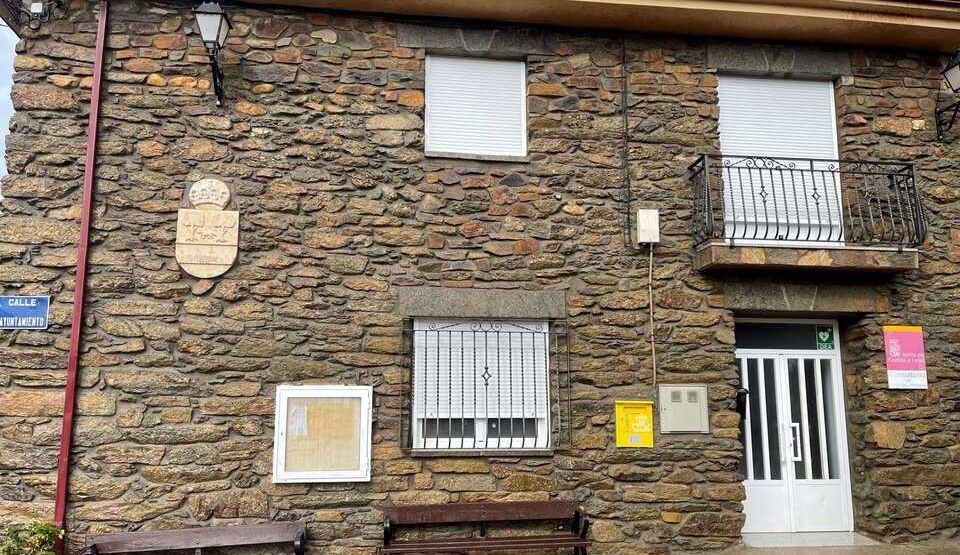 El Ayuntamiento de Peque fija en 75 euros al día el alquiler de sus espacios municipales