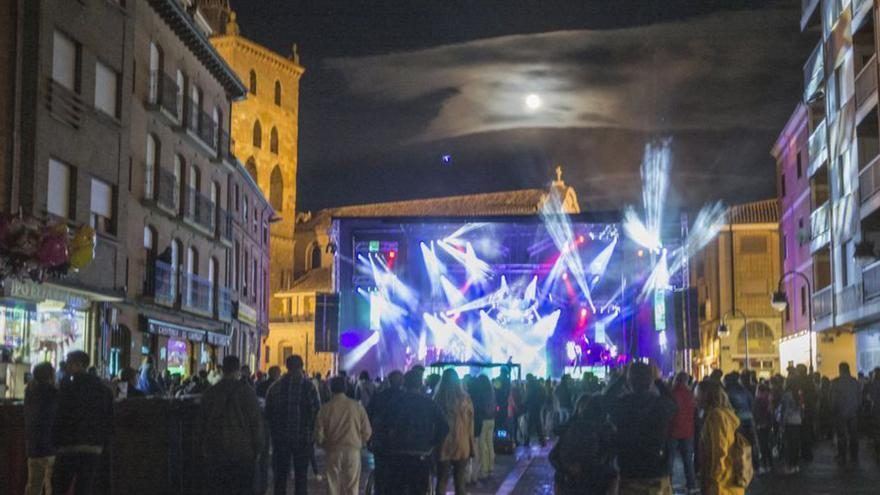 Abejera se viste de fiesta este fin de semana para honrar a su patrona con música y baile hasta el amanecer