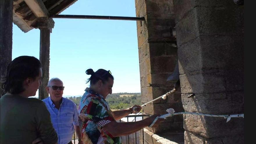 El repique de campanas devuelve la tradición del Cristo a las calles de Muelas de los Caballeros